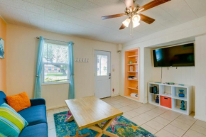 Beautiful Rockport Townhome - Walk to Aransas Bay!